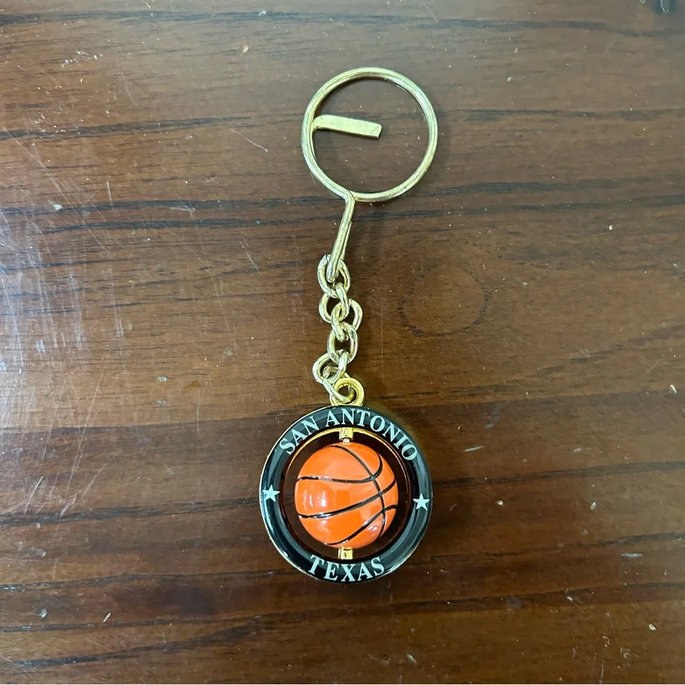 4/$15 one San Antonio Spurs Texas basketball key chain